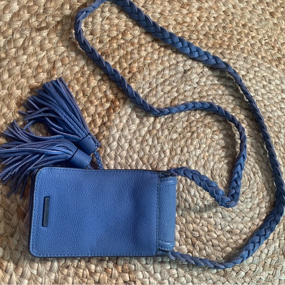 Cell phone cross body 💙 - Picture 2 of 4